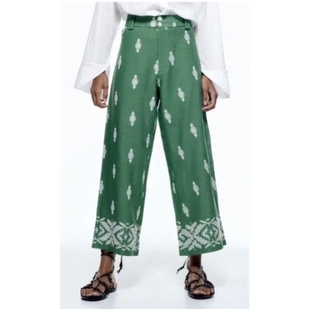 Zara green embroidered wide crop pants. Size Xs